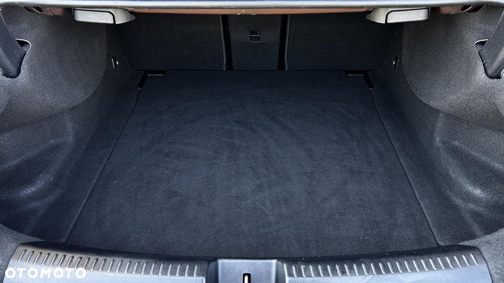 Mercedes-Benz CLA 180 7G-DCT - 29