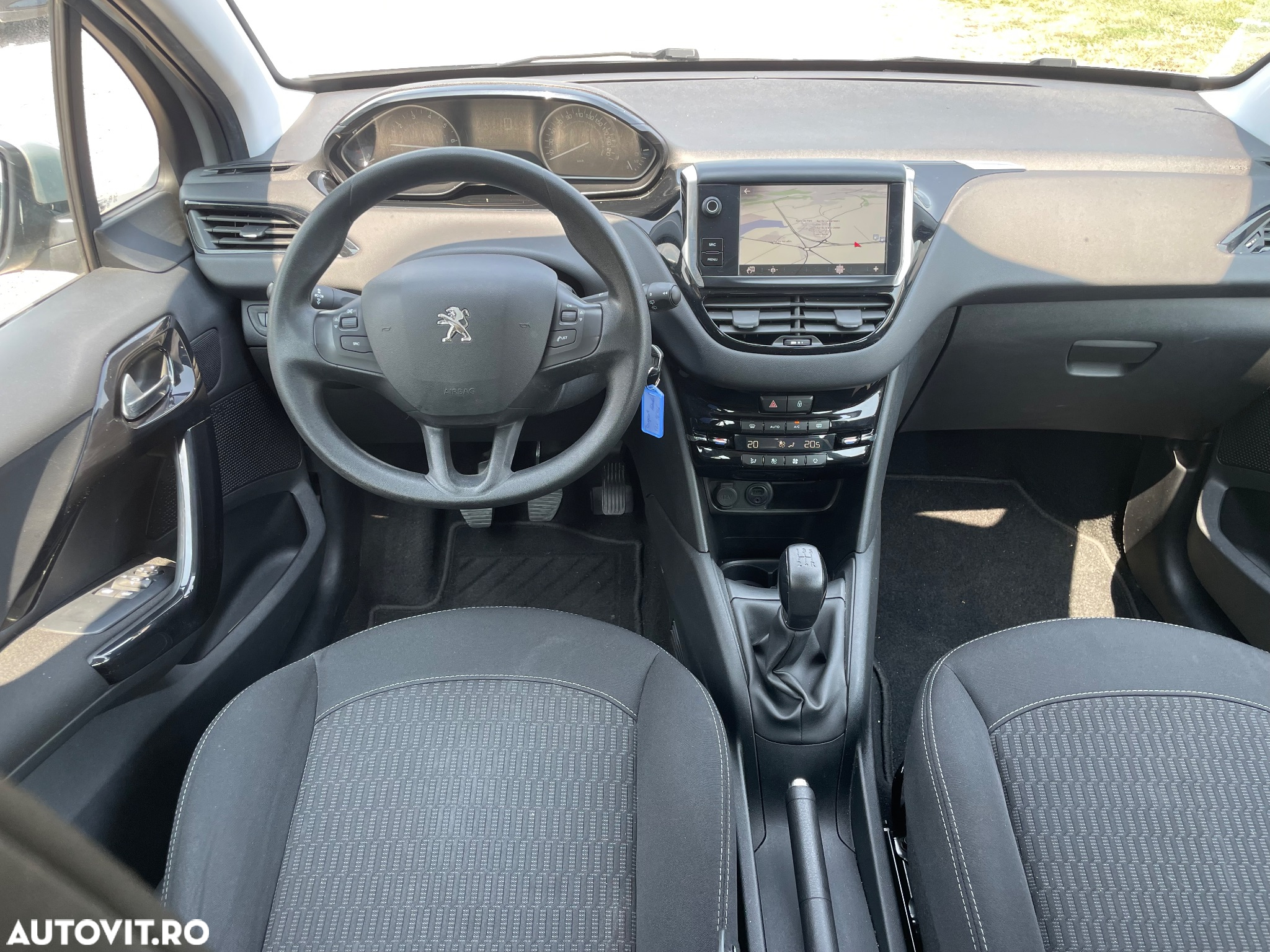 Peugeot 208 1.2 L PureTech Active - 5
