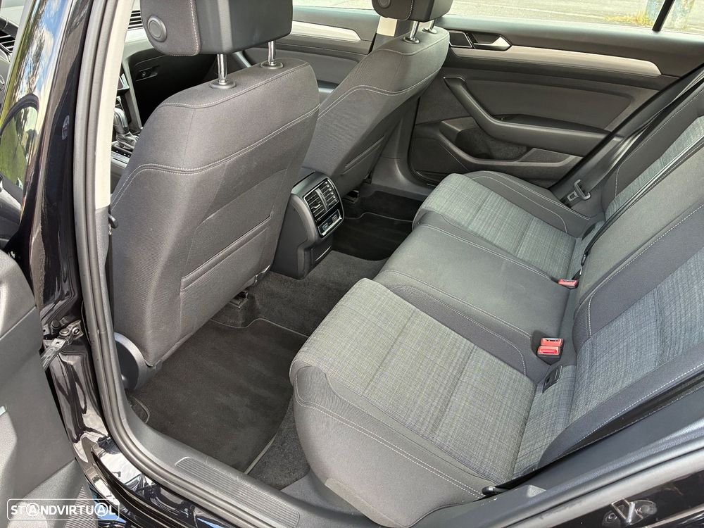 VW Passat Variant 2.0 TDI Business DSG - 14