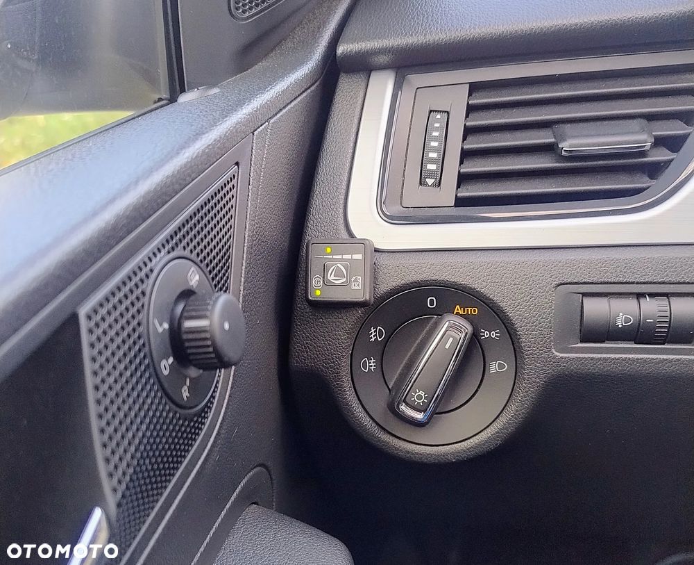 Skoda RAPID 1.0 TSI Ambition - 17