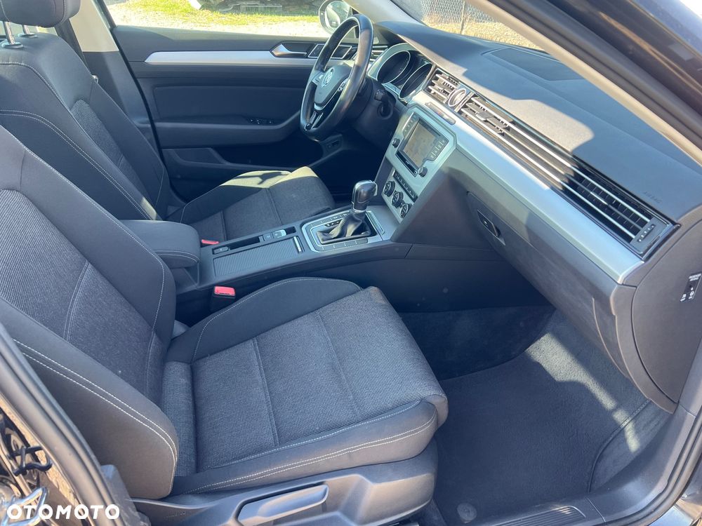 Volkswagen Passat - 8