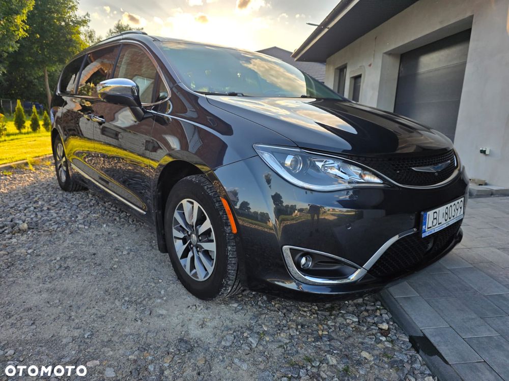 Chrysler Pacifica - 1