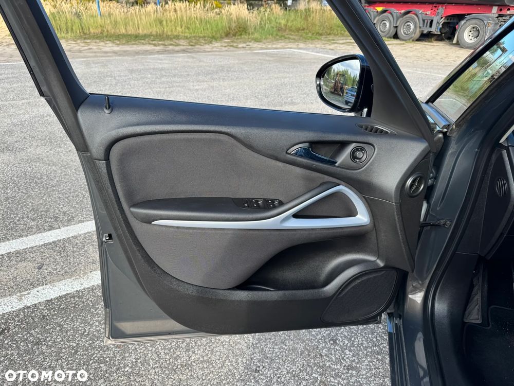 Opel Zafira 1.4 Turbo (ecoFLEX) Start/Stop Innovation - 25