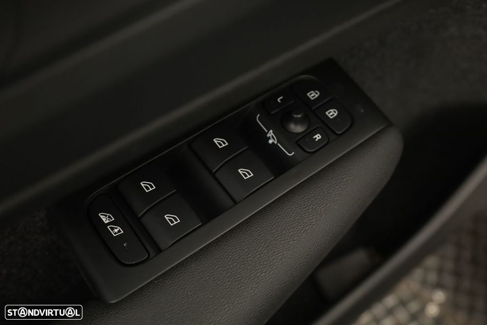 Volvo XC 40 2.0 B3 Essential - 18