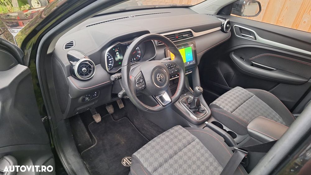MG ZS - 6