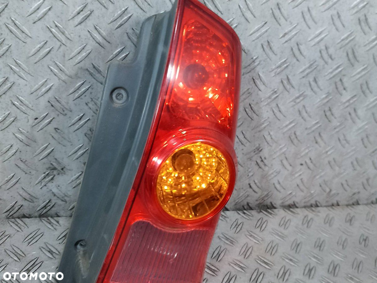 LAMPA TYLNA PRAWA MITSUBISHI SPACE STAR I MR913174 - 7