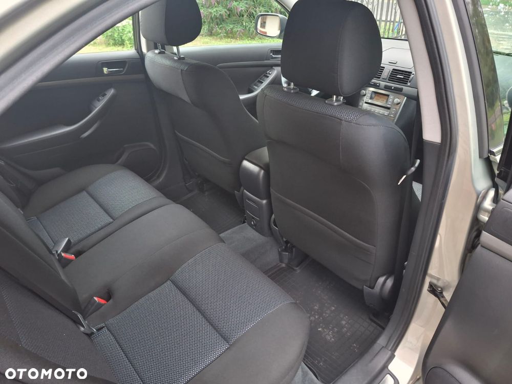 Toyota Avensis 1.8 VVT-i Executive - 18