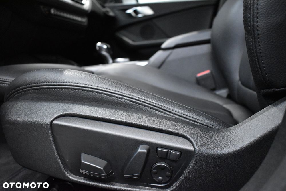 BMW Seria 2 218i Advantage - 27