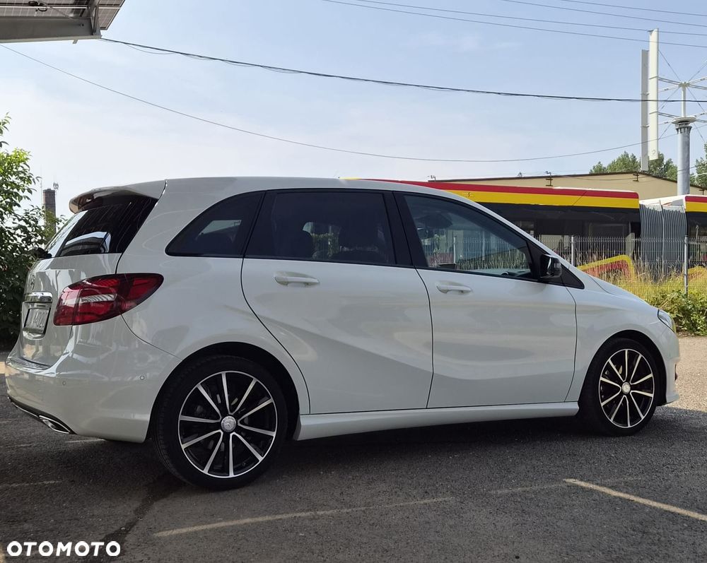 Mercedes-Benz Klasa B 180 UrbanStyle Edition - 21
