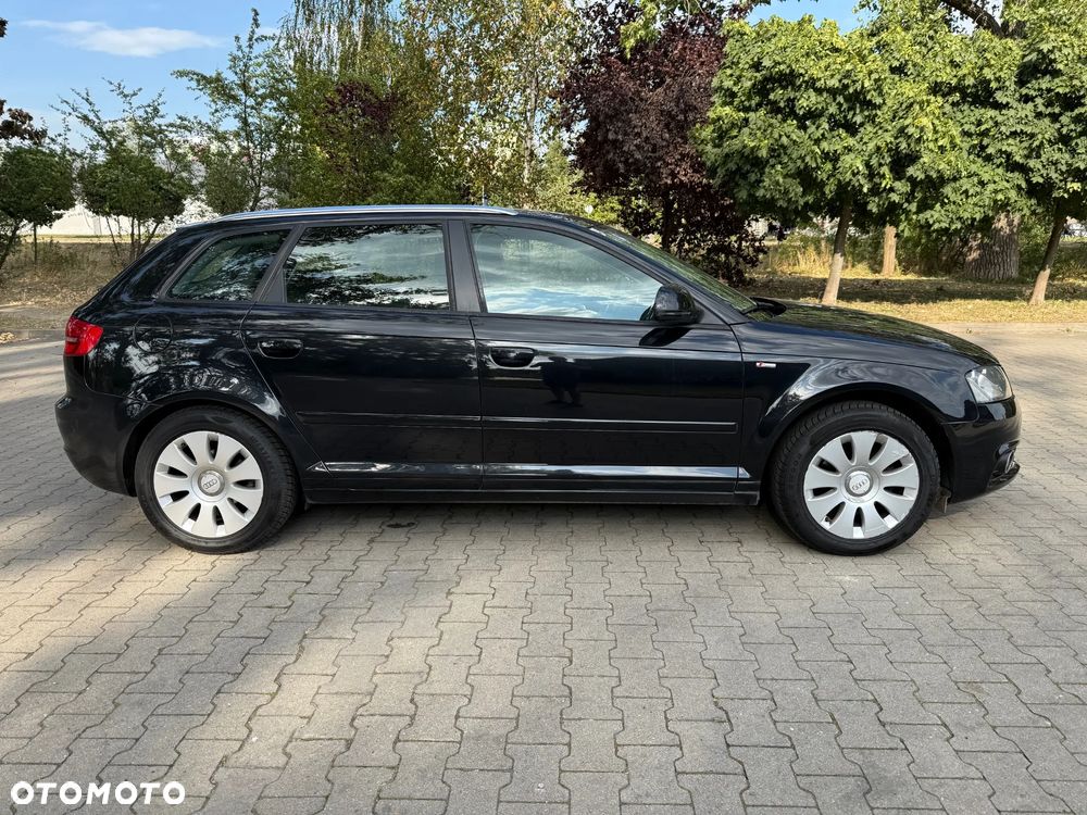 Audi A3 1.6 Ambiente - 4