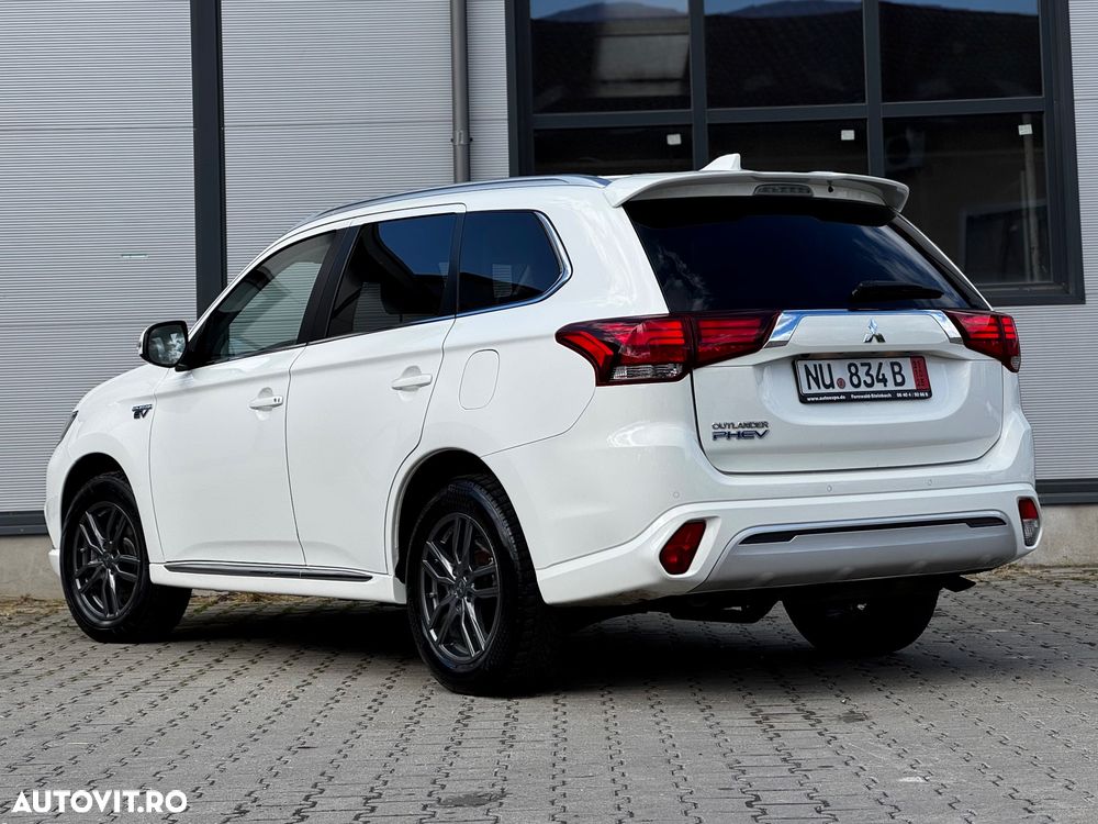 Mitsubishi Outlander 2.4 4WD Plug-In Hybrid Plus - 31
