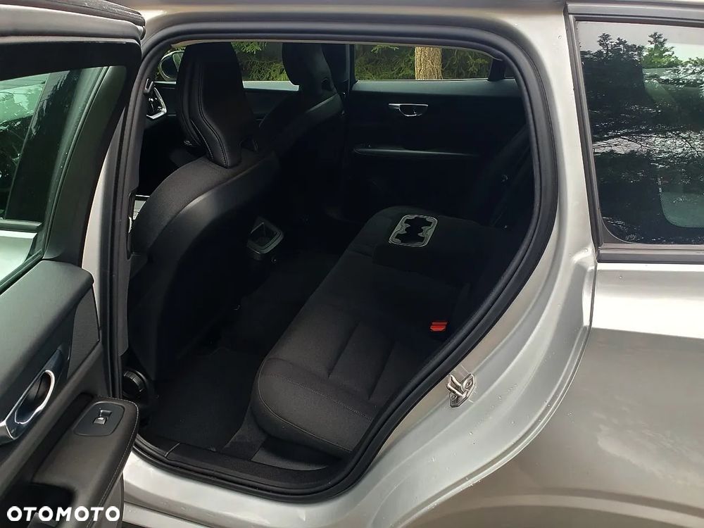 Volvo V60 B3 B DKG Momentum Pro - 9