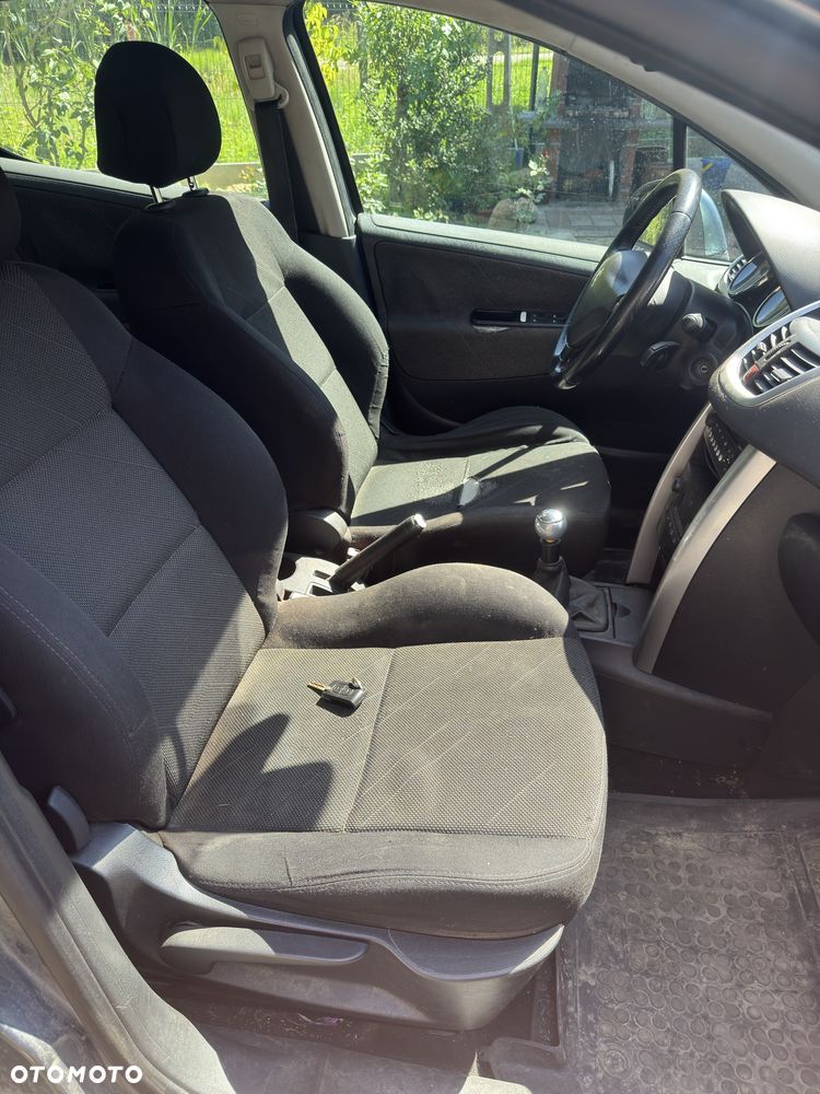 Peugeot 207 - 6