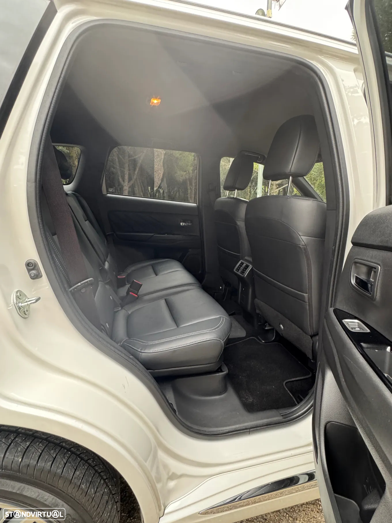 Mitsubishi Outlander - 16