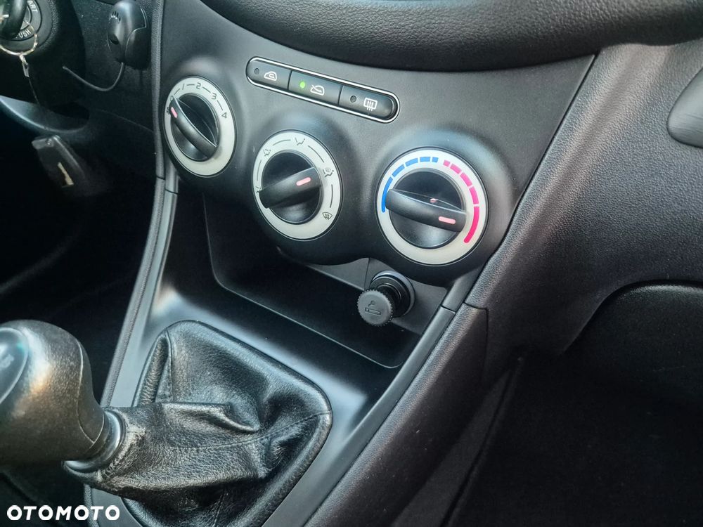 Hyundai i10 1.1 Classic + - 25