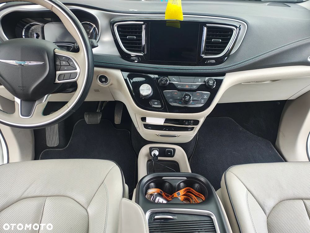 Chrysler Pacifica - 8