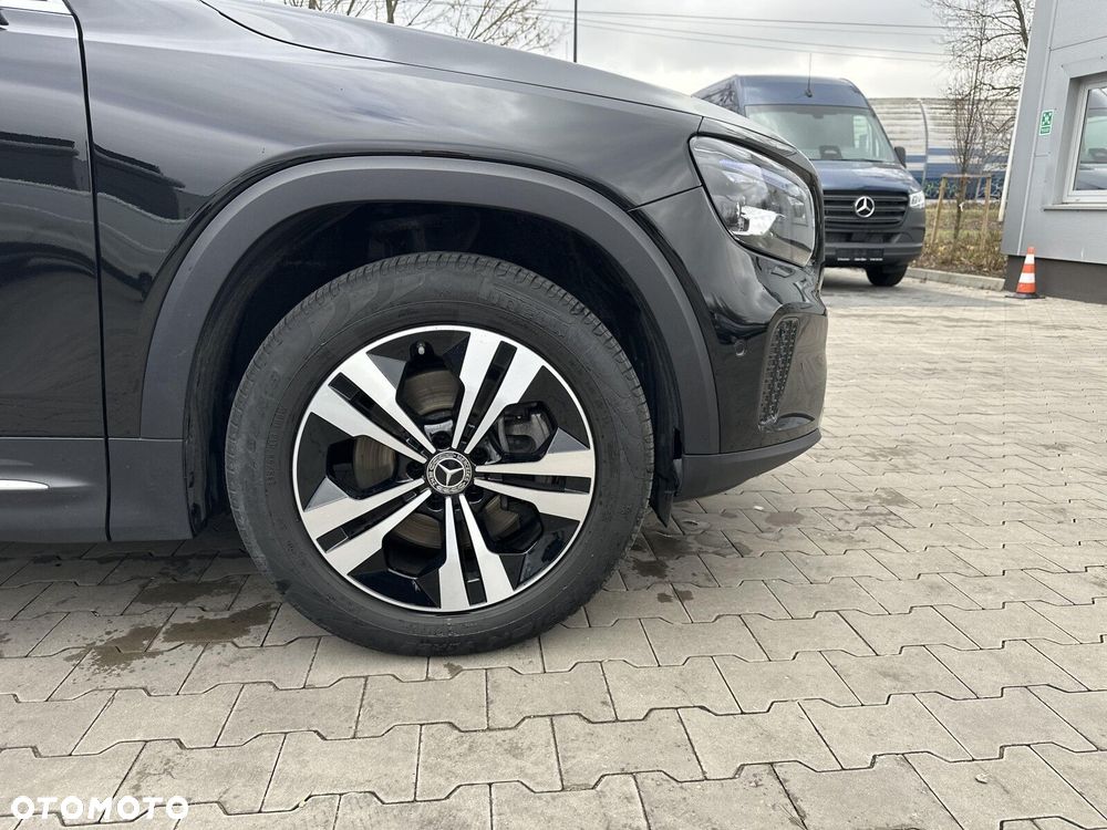 Mercedes-Benz GLB - 16