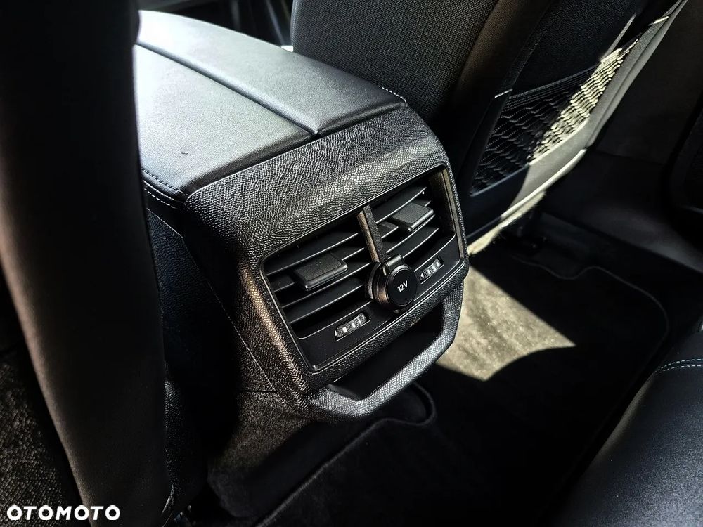 Peugeot 3008 1.6 PureTech Hybrid PHEV Allure S&S EAT8 - 24