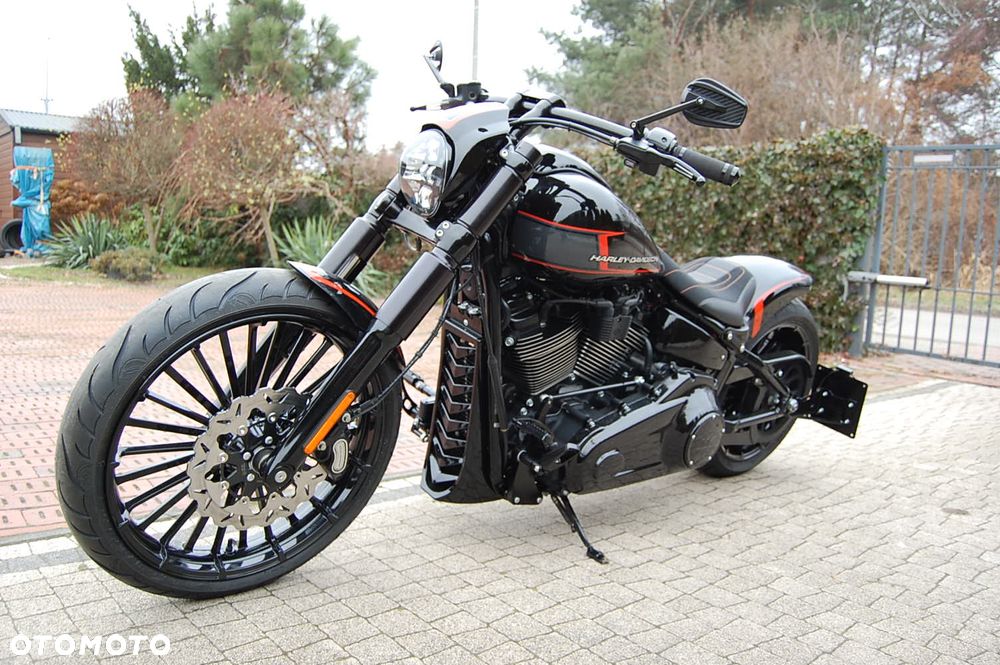 Harley-Davidson Softail Breakout - 14