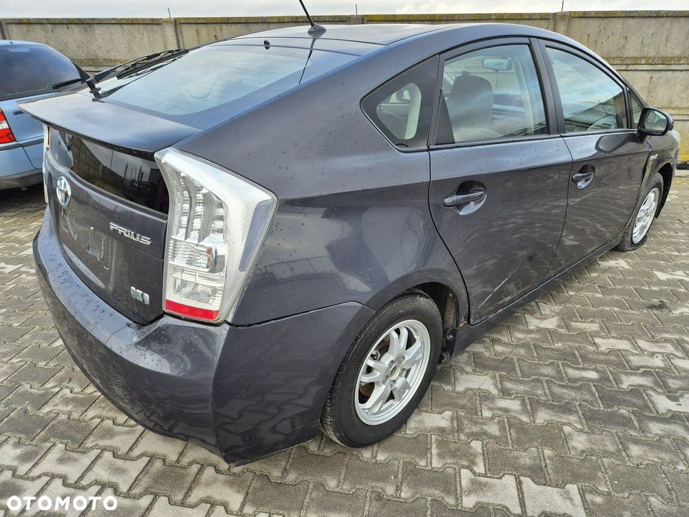 Toyota Prius - 3
