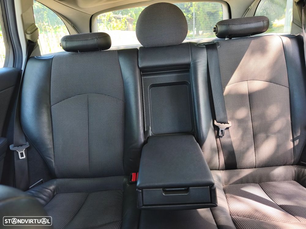 Mercedes-Benz E 300 BLUETEC Avantgarde - 7