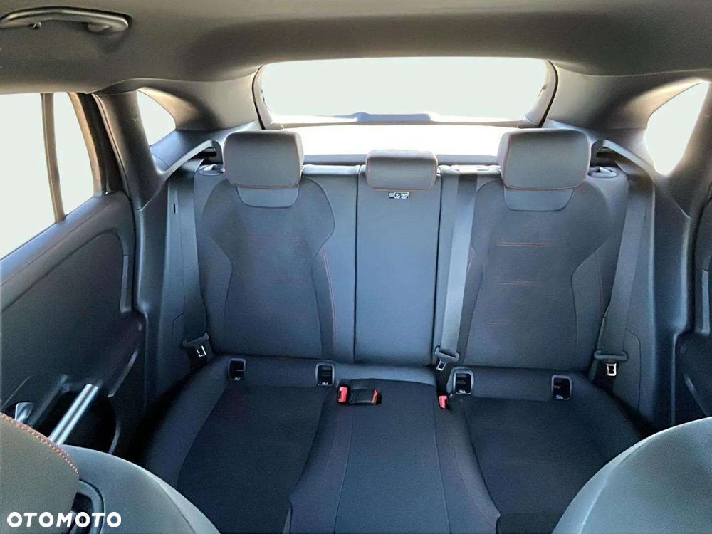 Mercedes-Benz GLA 200 AMG Line - 16