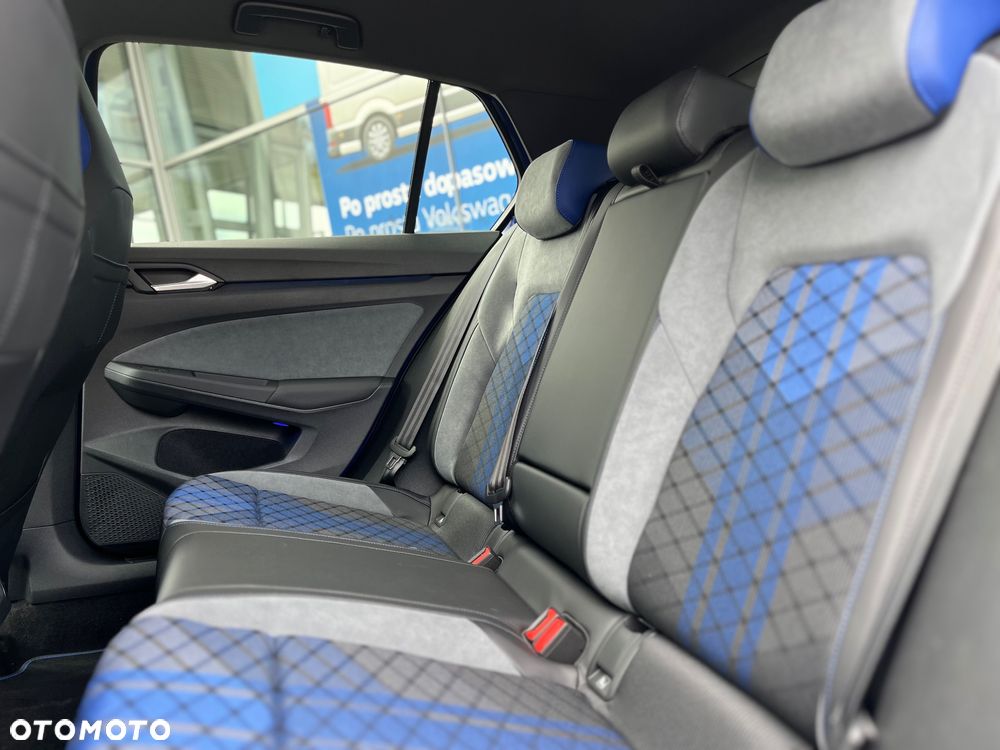 Volkswagen Golf - 24