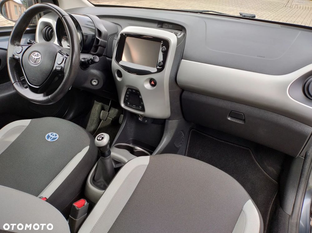 Toyota Aygo x-clusiv - 33