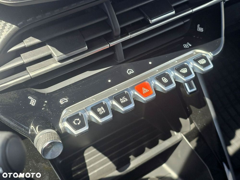 Peugeot 208 - 17