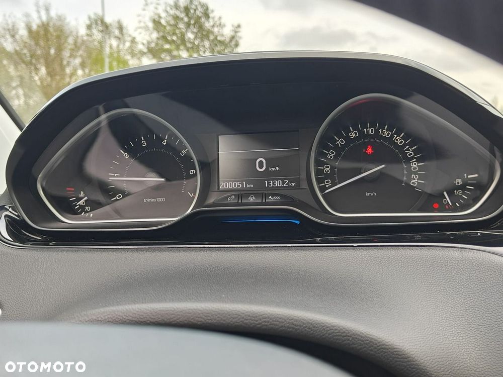 Peugeot 208 - 13