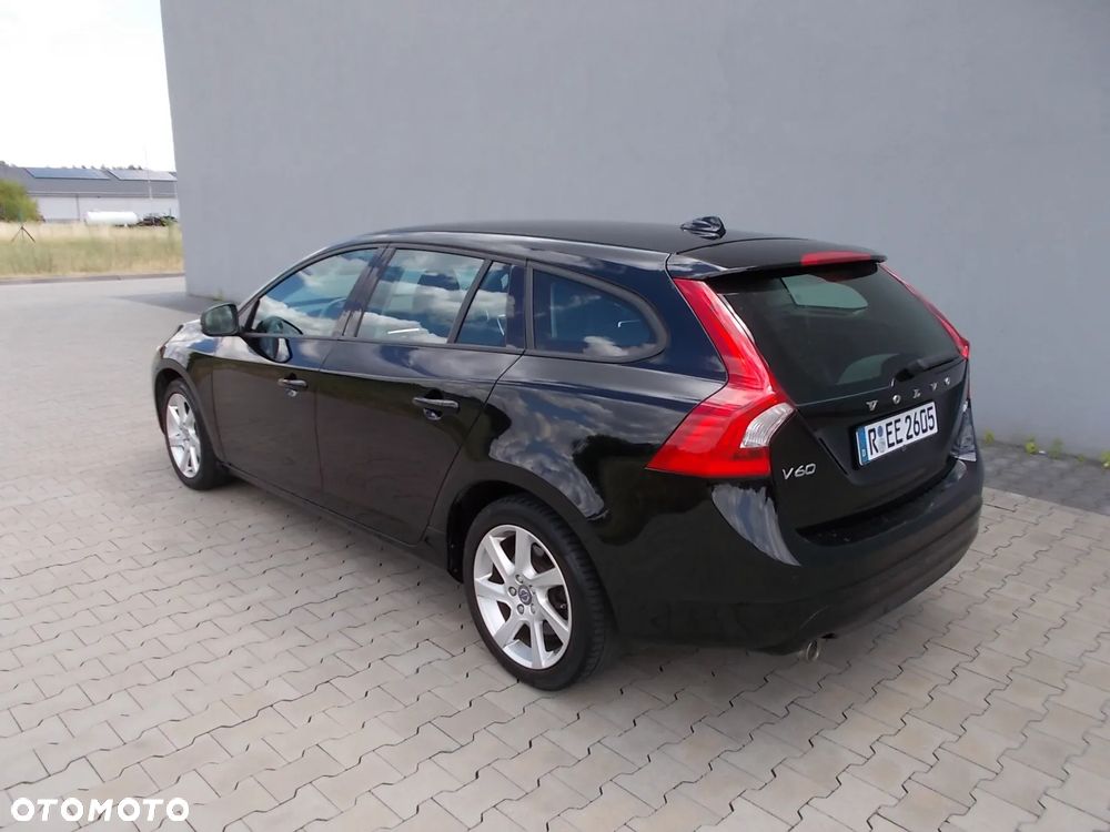 Volvo V60 D3 Momentum - 4