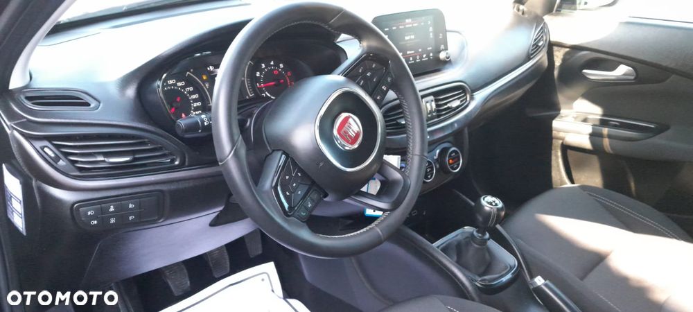 Fiat Tipo 1.4 T-Jet 16v Sport - 32