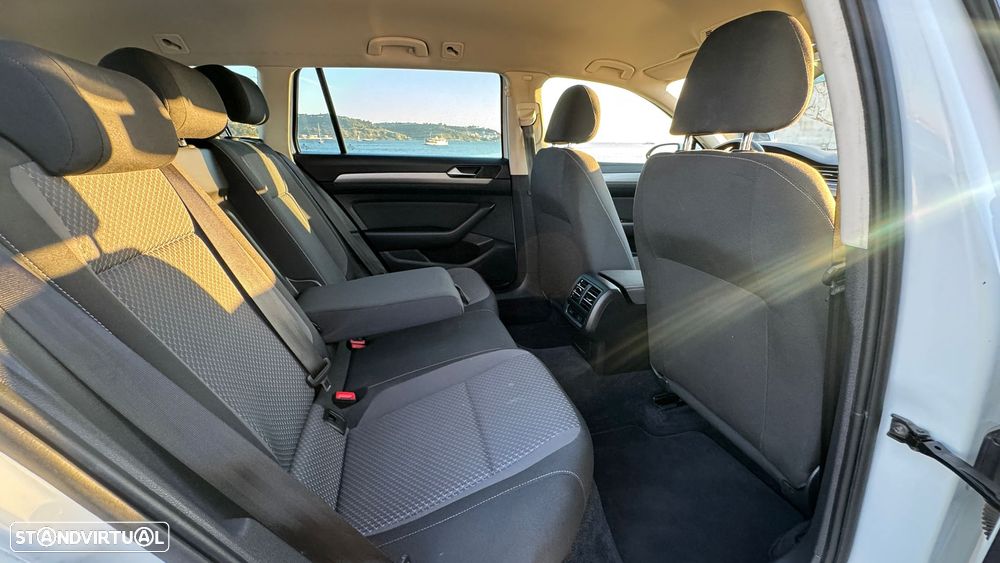 VW Passat Variant 1.6 TDI Highline - 18
