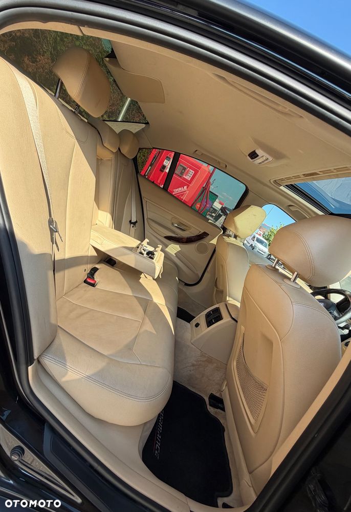 BMW Seria 3 320i Sport-Aut Sport Line - 20