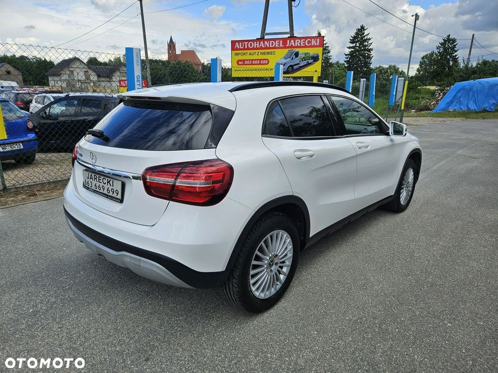 Mercedes-Benz GLA - 4