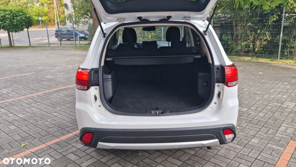Mitsubishi Outlander 2.0 Invite + 2WD - 24