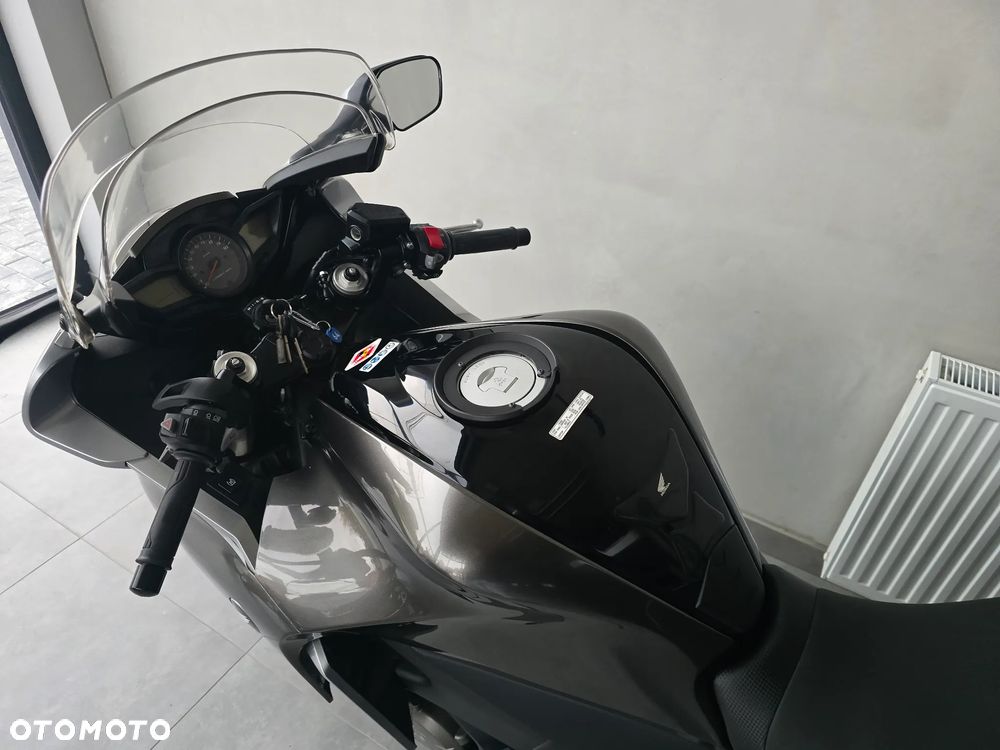 Honda VFR - 21