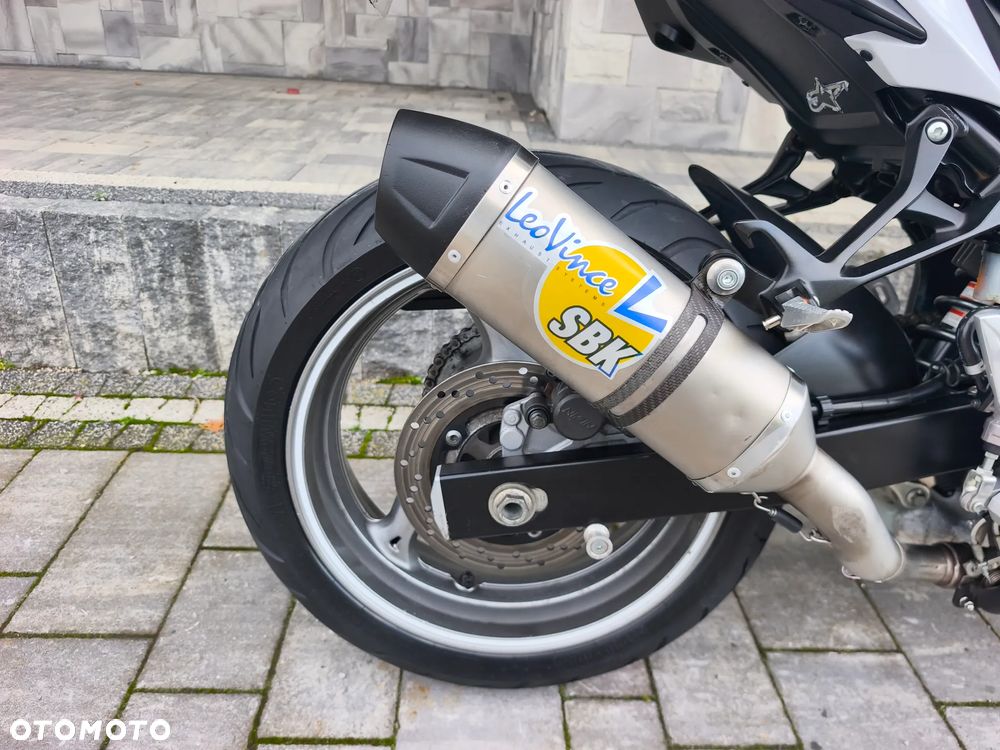 Suzuki GSR - 8