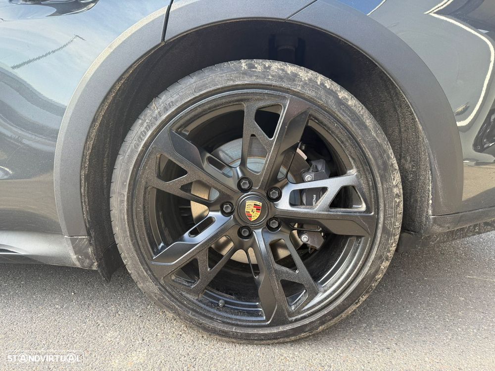 Porsche Taycan Cross Turismo 4 - 10