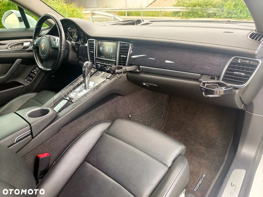 Porsche Panamera - 31