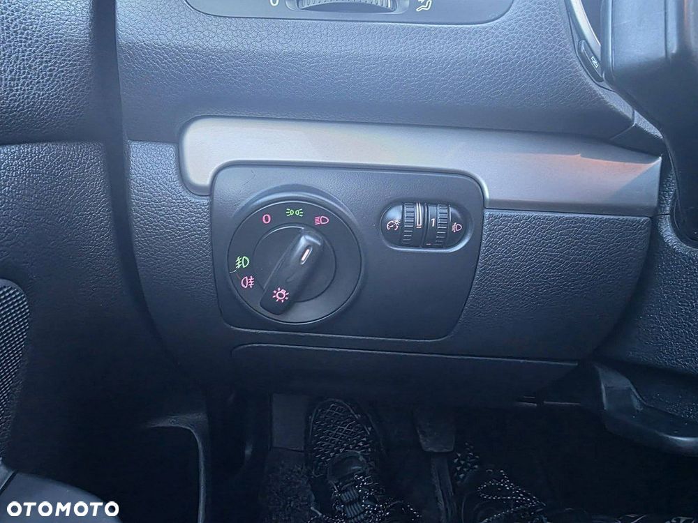 Volkswagen Golf 1.6 TDI DPF Comfortline - 12