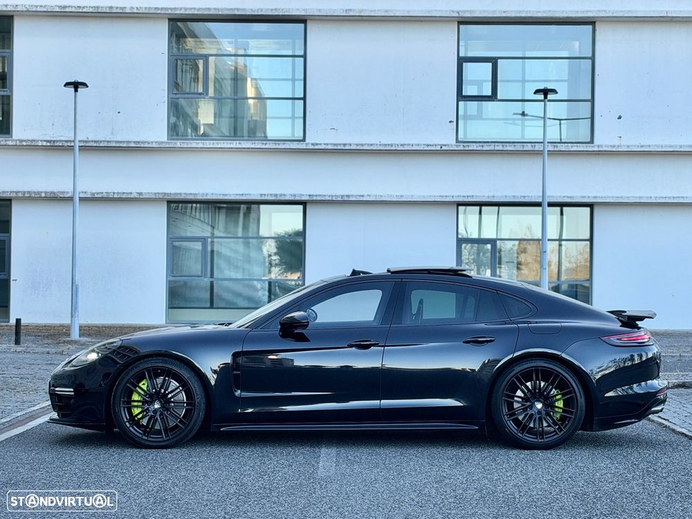 Porsche Panamera - 4