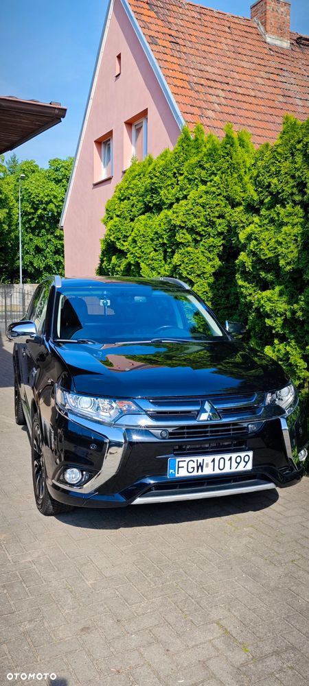 Mitsubishi Outlander Instyle NAVI + - 17