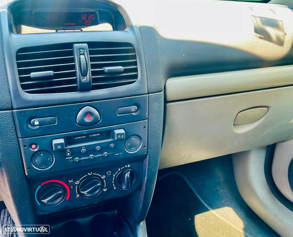 Renault Clio 1.2 16V Confort Dynamique - 8