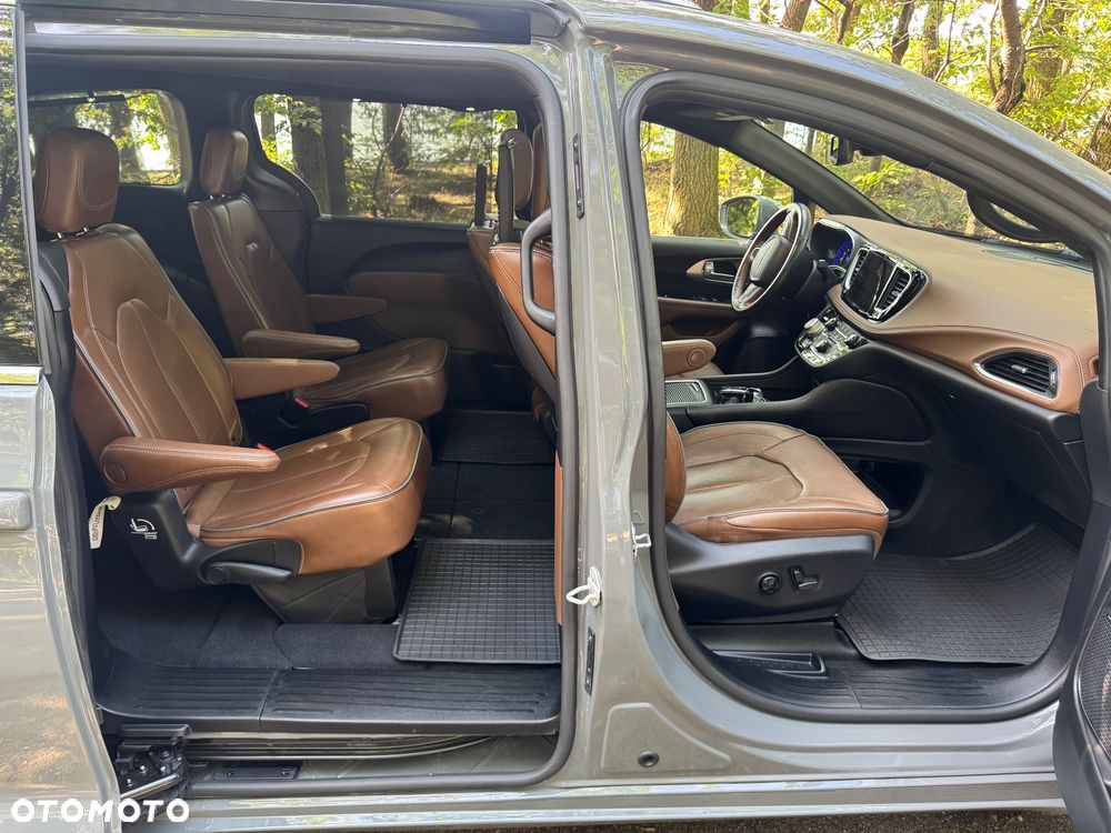 Chrysler Pacifica - 30