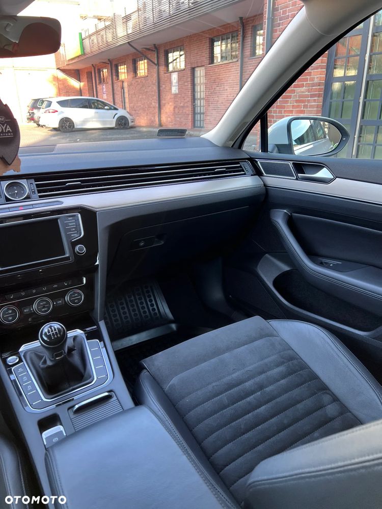 Volkswagen Passat 1.8 TSI BMT Highline - 37