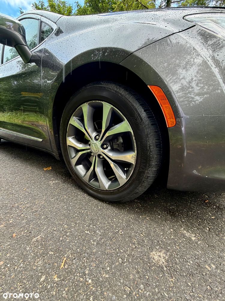Chrysler Pacifica - 15