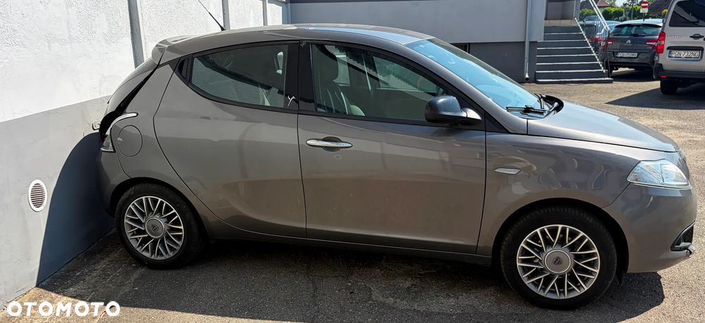 Lancia Ypsilon 1.2 8V Gold - 33