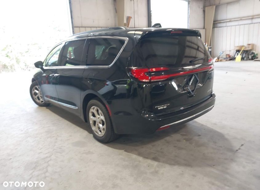 Chrysler Pacifica - 3