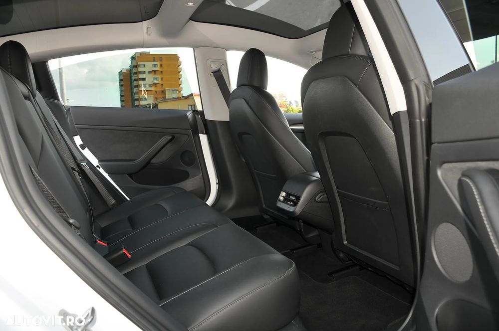TESLA Model 3 2022 — imagine 14